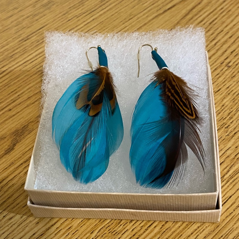 FREE🎁 Handmade artisan blue feather earrings